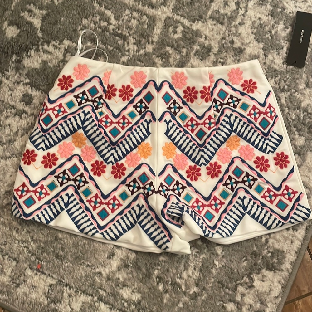 Lulus white embroidered shorts